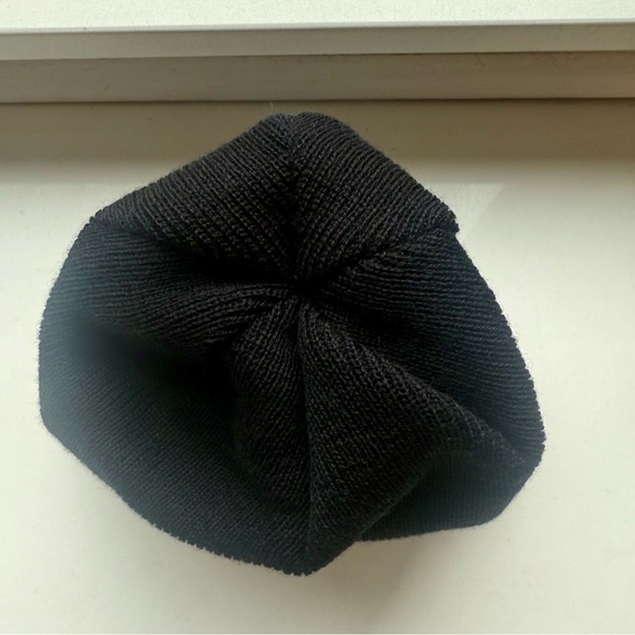 On Running Unisex Merino Beanie Black - Picture 4 of 8